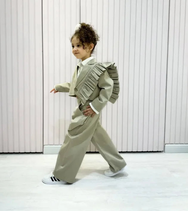 Girls Skirt 2025 Spring and Autumn New Childrens Clothing Girls Baby Fashion Unilateral Lace Casual Trousers Two Sets Simple