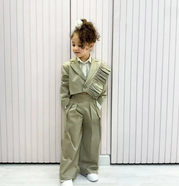 Girls Skirt 2025 Spring and Autumn New Childrens Clothing Girls Baby Fashion Unilateral Lace Casual Trousers Two Sets Simple