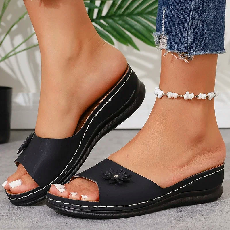 Women's Sandals New Wedges Slippers Women 2025 Summer Flower Decor Thick Sole Sandals Woman Plus Size 36-43 Platform Beach Shoes
