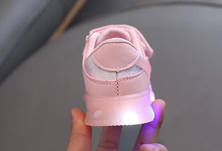 Spring Child Sneaker New Fashion Comfort Girl Shoe Versatile Soft Sole LED Light Girl Shoe Cute Anti Slip Exquisite Casual Shoes