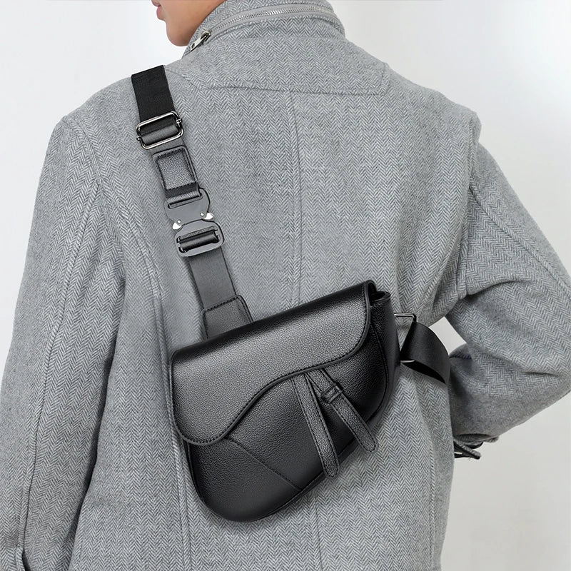 Men' Shoulder Bag Fashion Saddle Bag High Quality Leather Premium Zipper Simple Solid Color Chest Bag Business Men Messenger Bag