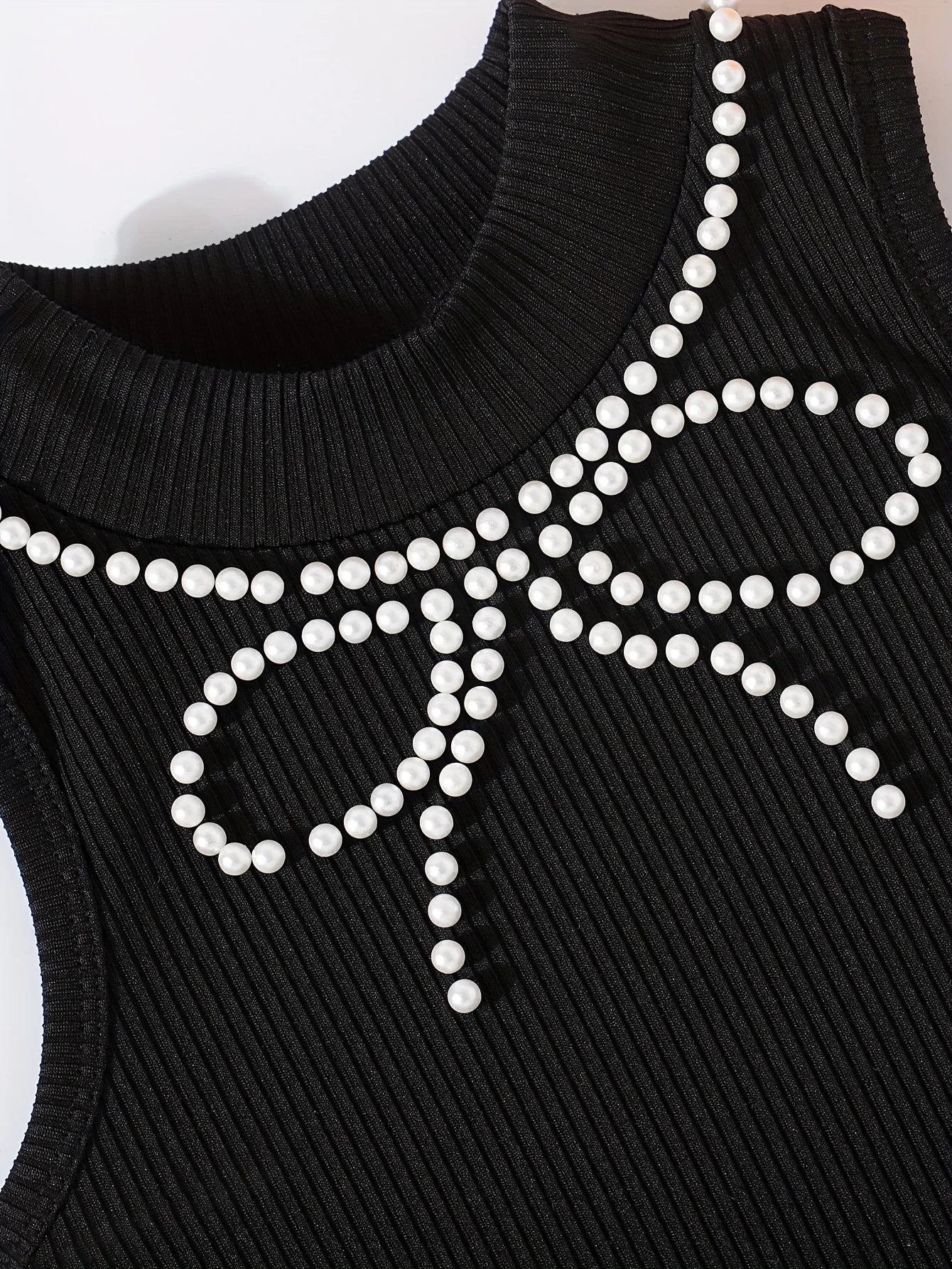 Girls' two-piece summer small round neck sleeveless pearl decoration top paired with denim shorts, fashionable and simple