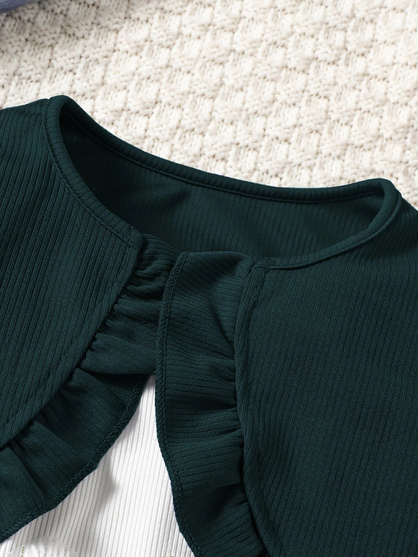 Girls Casual Fashion Knitted 2-Piece Suit Suspender Dress Suit Ruffled Jacket Suspender Flower Embroidery Dress Suit Holiday Party Gift Suitable for Girls Aged 2-8 Years Old