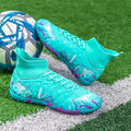 A pair of football shoes suitable for teenagers, with breathable upper and spiked sole design. Very comfortable to wear.HX-X2601