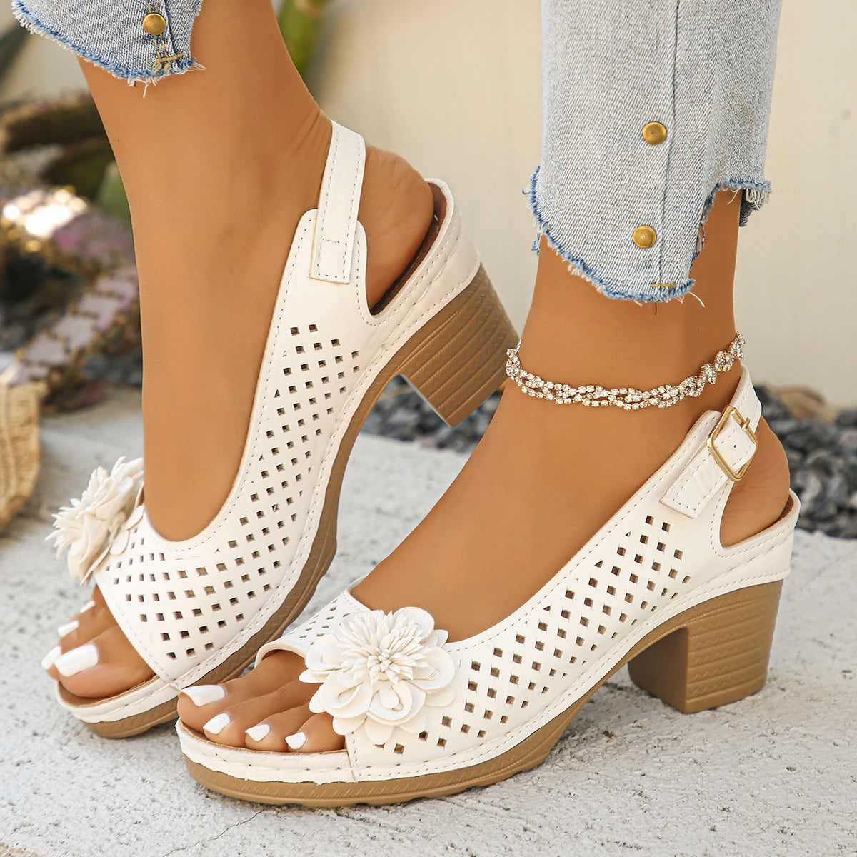 Women's Chunky Heel Sandals Summer 2025 Fashion Flower Hollow Beach Shoes Lightweight High Heeled Casual Sandals for Women