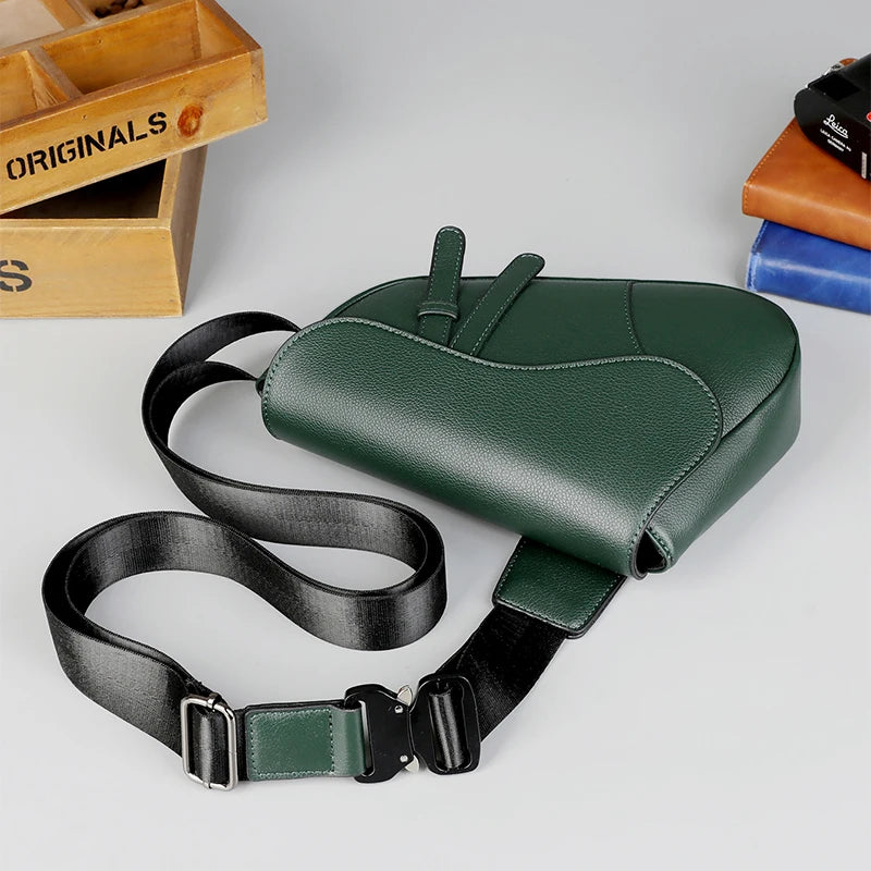 Men' Shoulder Bag Fashion Saddle Bag High Quality Leather Premium Zipper Simple Solid Color Chest Bag Business Men Messenger Bag