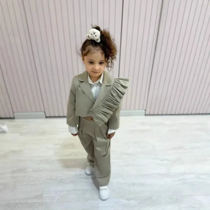 Girls Skirt 2025 Spring and Autumn New Childrens Clothing Girls Baby Fashion Unilateral Lace Casual Trousers Two Sets Simple