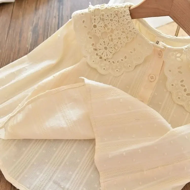 Blouses Girl Undershirt Shirt Baby Lace Korean Shirt Fashion Children Cotton Tops 2024 Turn Down Collar Button Sweet