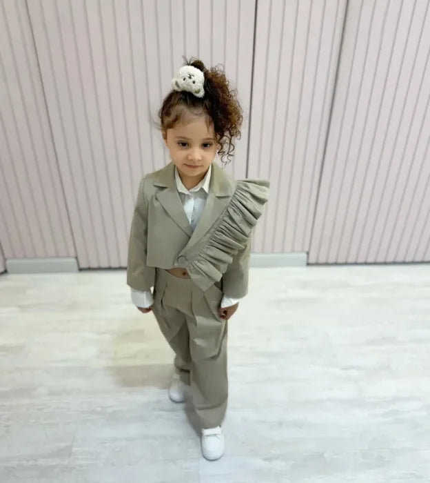 Girls Skirt 2025 Spring and Autumn New Childrens Clothing Girls Baby Fashion Unilateral Lace Casual Trousers Two Sets Simple