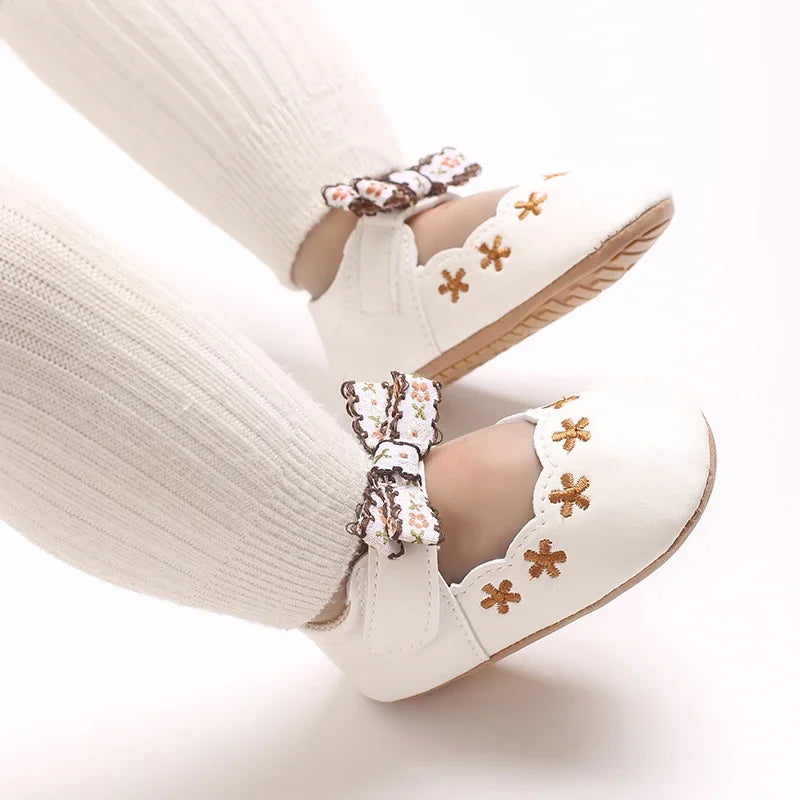 Baby girl princess shoes cute and breathable bow for young children anti slip flower casual sports shoes baby soft soled shoes