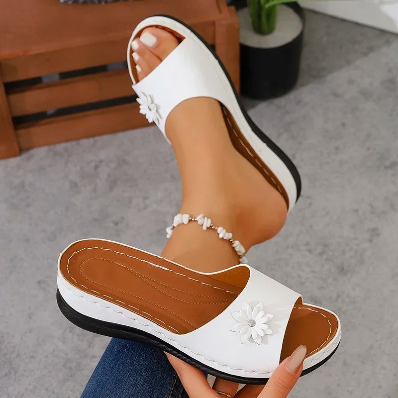 Women's Sandals New Wedges Slippers Women 2025 Summer Flower Decor Thick Sole Sandals Woman Plus Size 36-43 Platform Beach Shoes