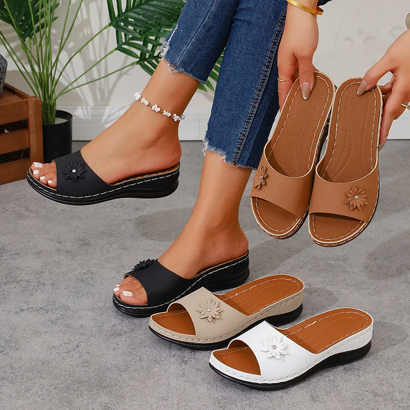 Women's Sandals New Wedges Slippers Women 2025 Summer Flower Decor Thick Sole Sandals Woman Plus Size 36-43 Platform Beach Shoes