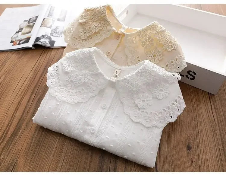 Blouses Girl Undershirt Shirt Baby Lace Korean Shirt Fashion Children Cotton Tops 2024 Turn Down Collar Button Sweet