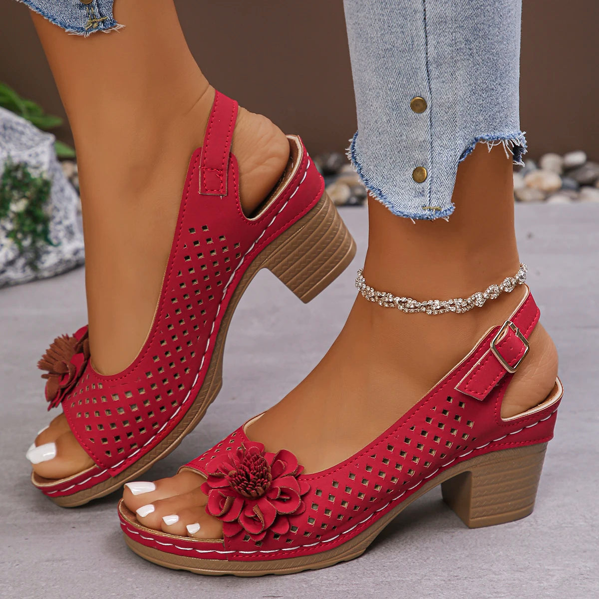 Women's Chunky Heel Sandals Summer 2025 Fashion Flower Hollow Beach Shoes Lightweight High Heeled Casual Sandals for Women