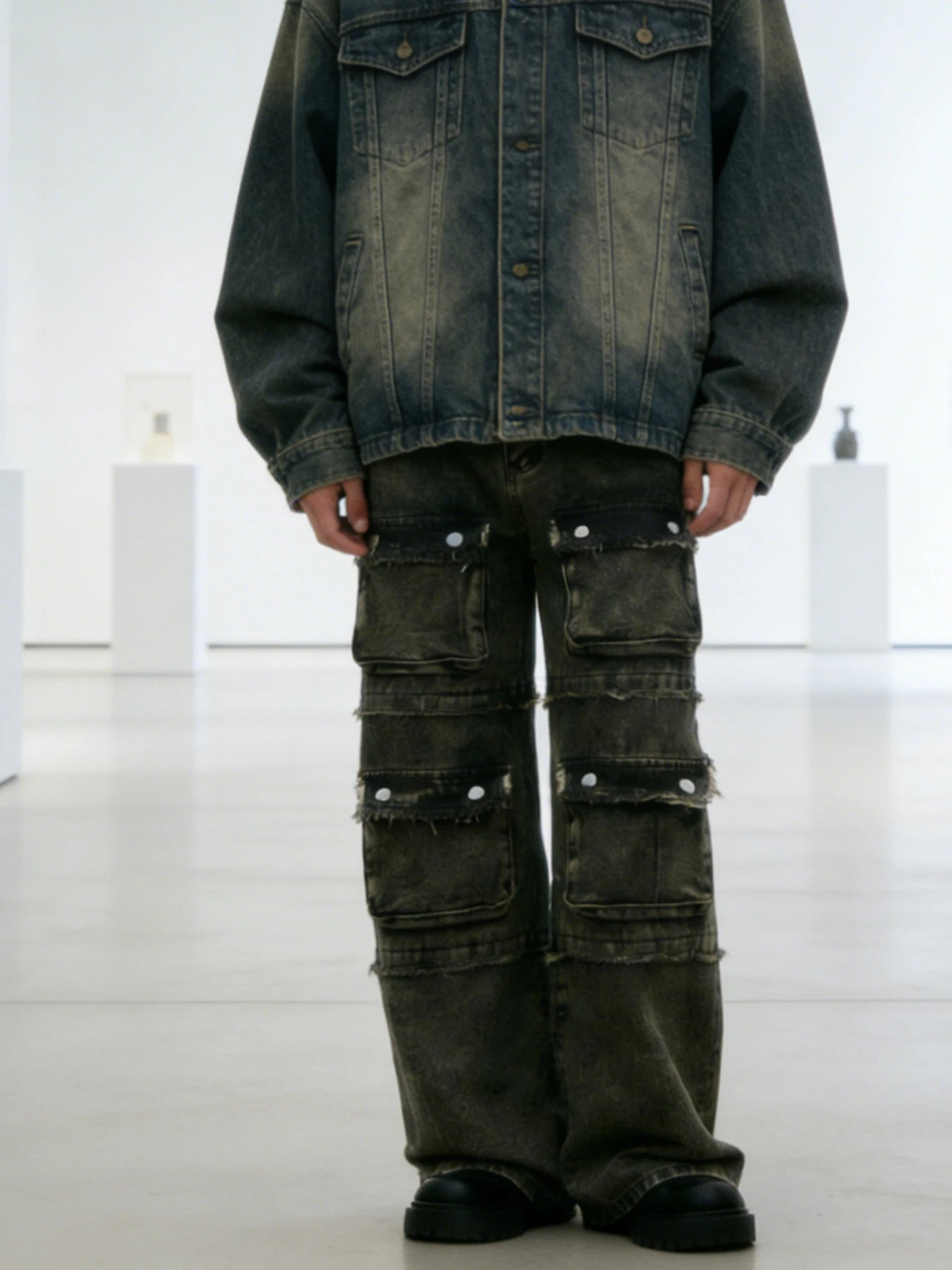 American-style high street heavy-duty workwear jeans for men, distressed with frayed edges, wide-leg, trendy and rugged long pan