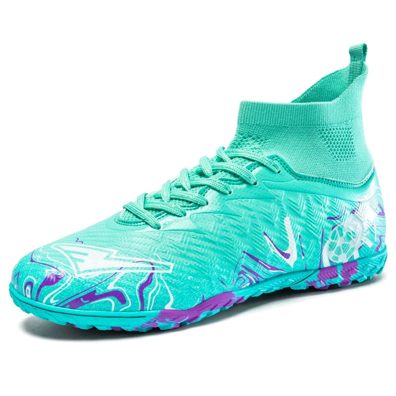 A pair of football shoes suitable for teenagers, with breathable upper and spiked sole design. Very comfortable to wear.HX-X2601