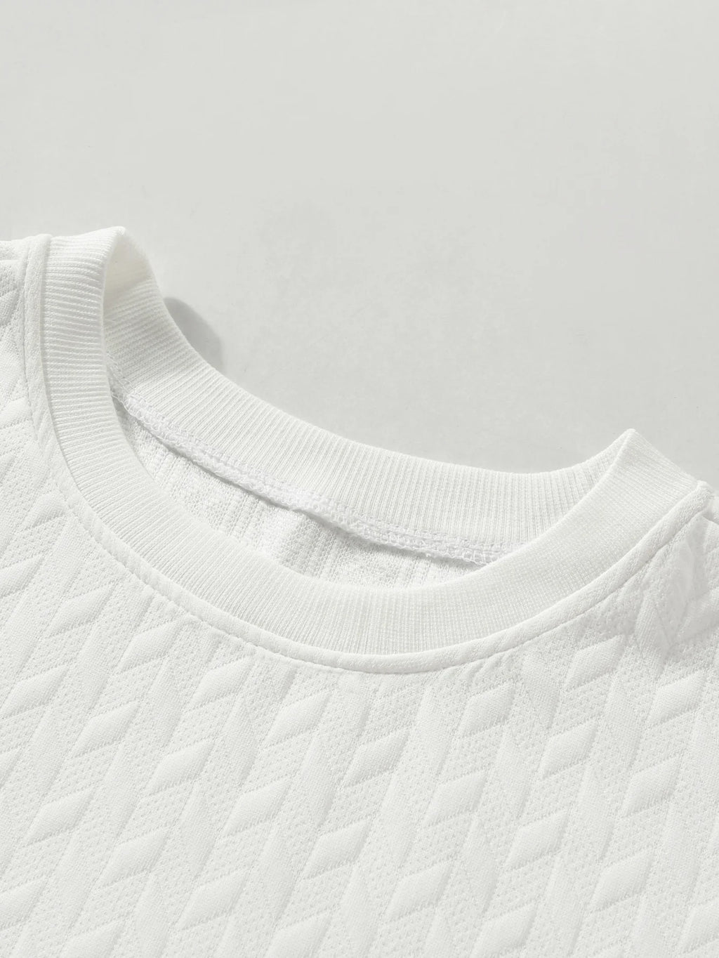 Men's Summer round Neck Casual Set Breathable Comfortable Clothing Lightweight Air-permeable Fabric for Hot Weather