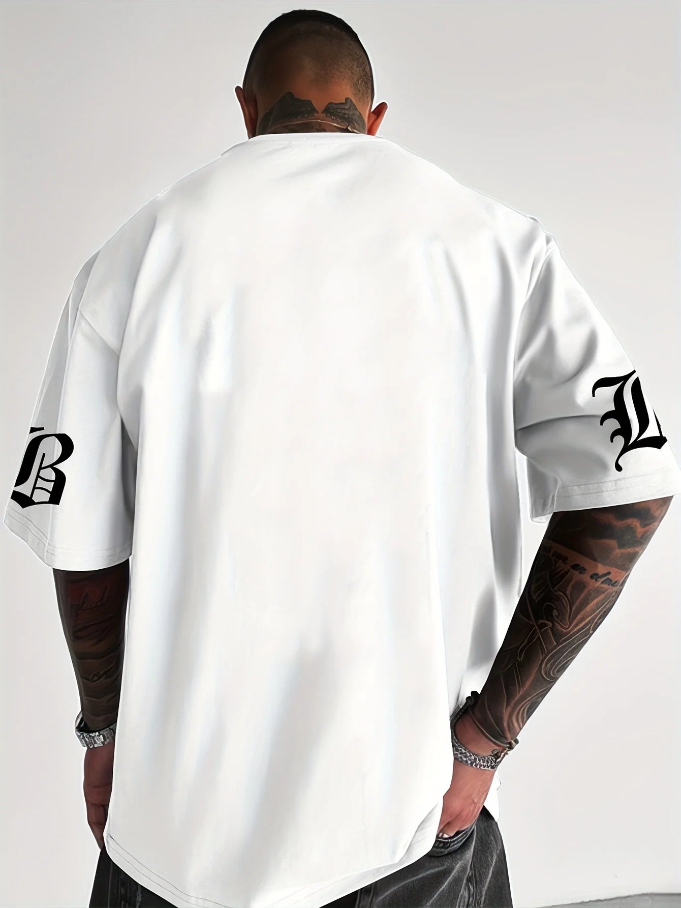 The new men's T-shirt for summer 2025 is a casual fashionable sporty breathable soft and simple 3D letter print