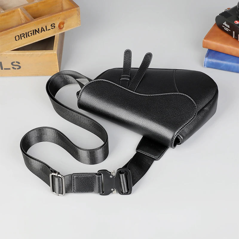 Men' Shoulder Bag Fashion Saddle Bag High Quality Leather Premium Zipper Simple Solid Color Chest Bag Business Men Messenger Bag