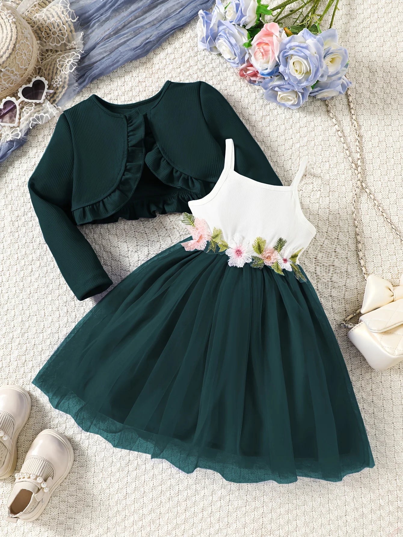 Girls Casual Fashion Knitted 2-Piece Suit Suspender Dress Suit Ruffled Jacket Suspender Flower Embroidery Dress Suit Holiday Party Gift Suitable for Girls Aged 2-8 Years Old